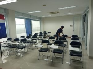 Kursi Kuliah Dudukan Merah