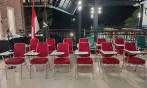Kursi Kuliah Dudukan Merah